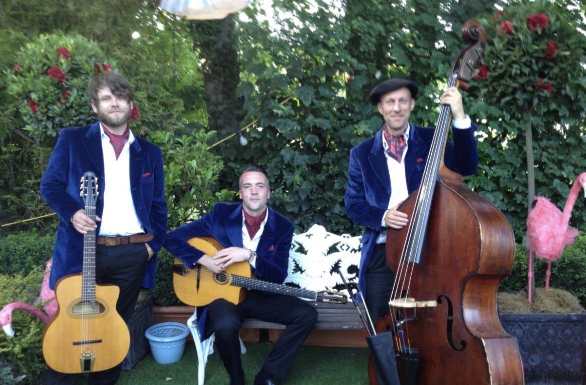 Gypsies of Bohemia with guitars and double bass
